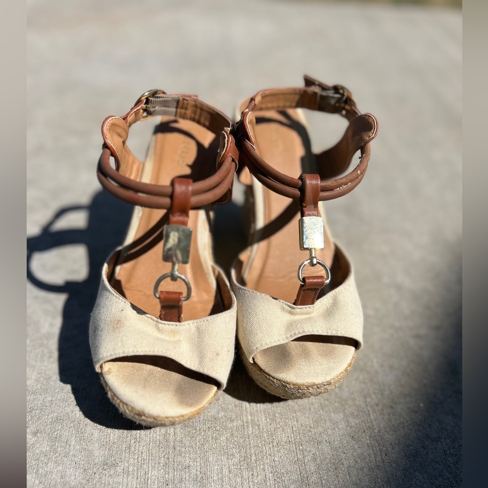 🤑💰🤑 3/$10.00 budle item 🤑💰🤑 
Women’s Venus platform heels - Picture 7 of 7